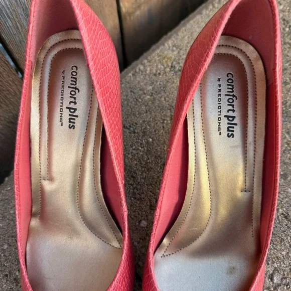 COMFORT PLUS Women’s Pink Coral Pointer Toe Snake Print Pump Heel Size 8.5 - Picture 3 of 12